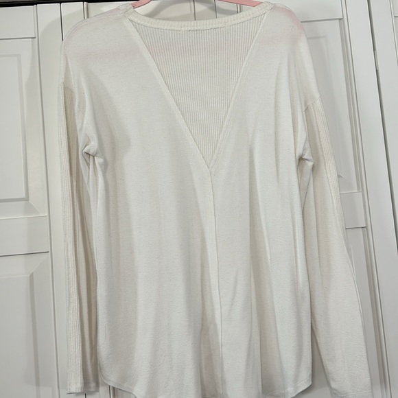 Women’s top size medium - Picture 4 of 6